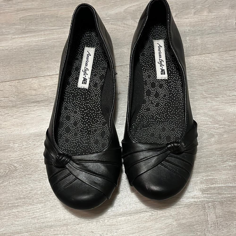 American Eagle size 6 Flat Black Slip On Shoes